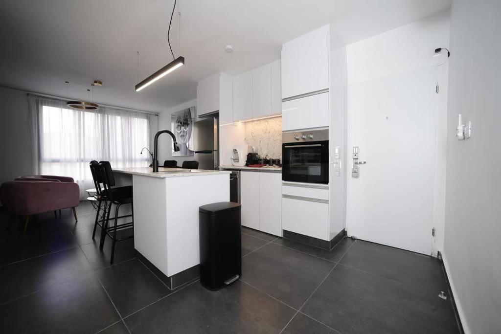 Z-32 Luxury Boutique Apartment 엘라트 외부 사진